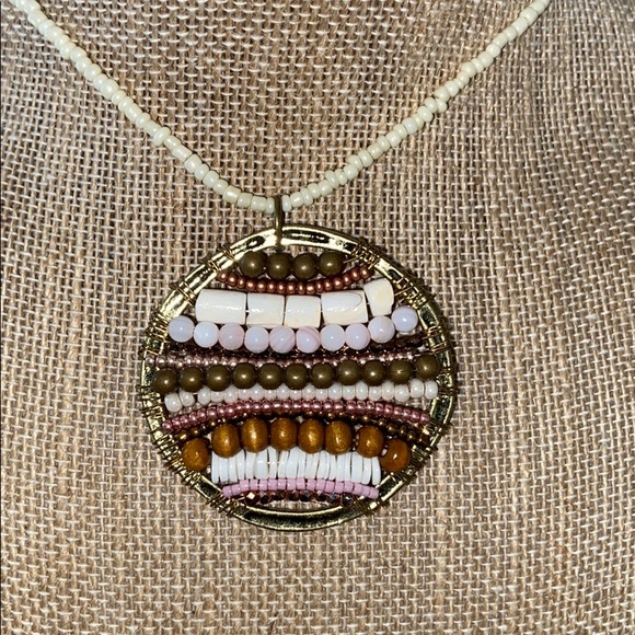 Beaded pendant necklace - Picture 3 of 5